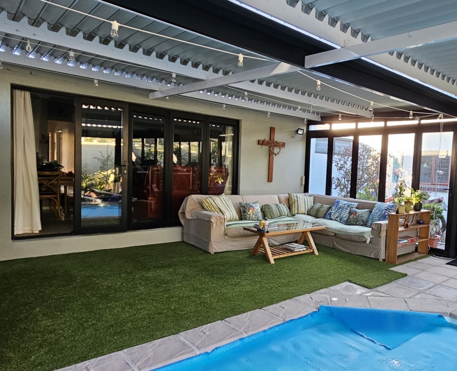 To Let 4 Bedroom Property for Rent in Fish Hoek Western Cape